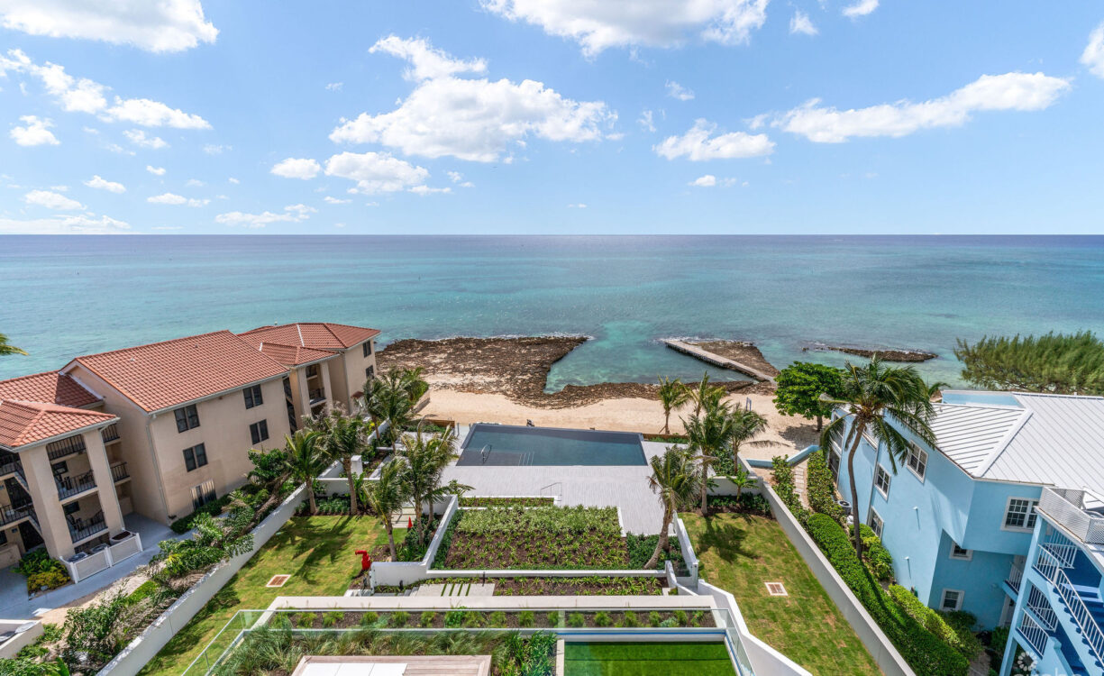 AQUA - BEACHFRONT RESIDENCE #5, SEVEN MILE BEACH