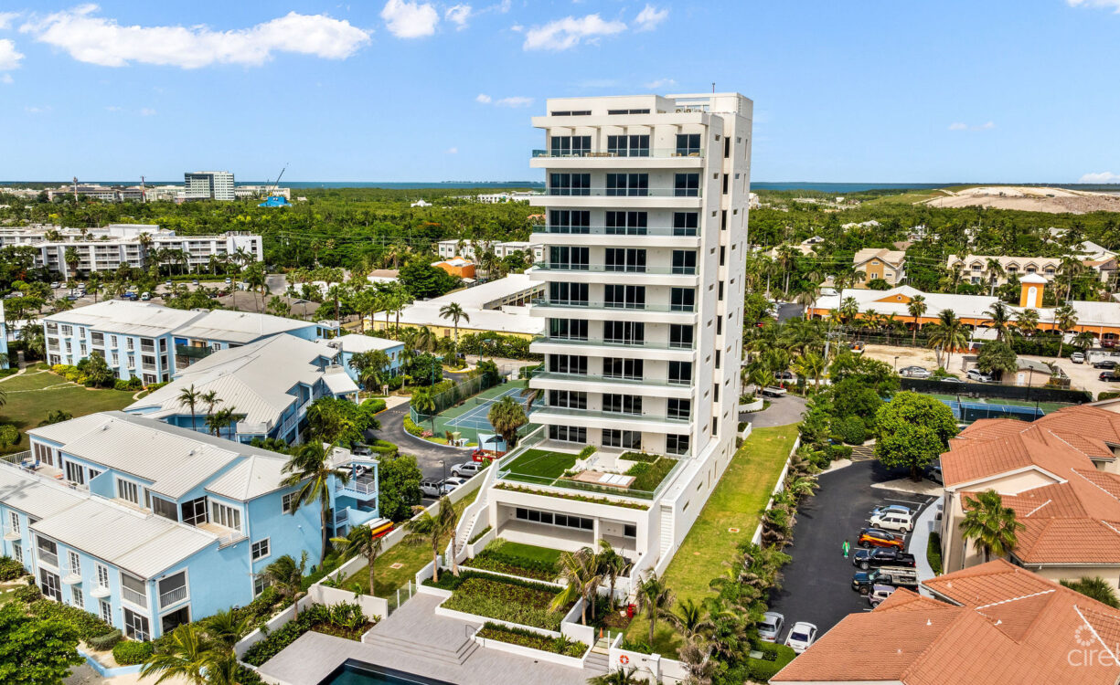 AQUA - BEACHFRONT RESIDENCE #5, SEVEN MILE BEACH