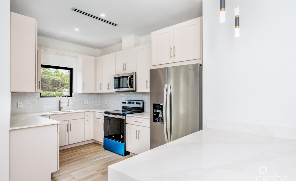 LAVANIA COURT - GATED - LARGE 2 BED 2.5 BATH TOWNHOMES