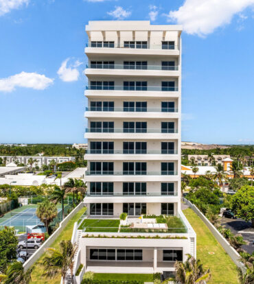 AQUA 1 - LUXURY CONDO ON SEVEN MILE BEACH