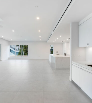 AQUA 1 - LUXURY CONDO ON SEVEN MILE BEACH