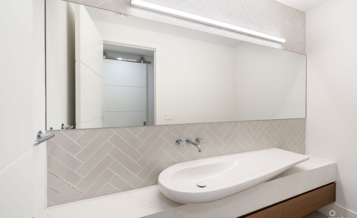AQUA 1 - LUXURY CONDO ON SEVEN MILE BEACH