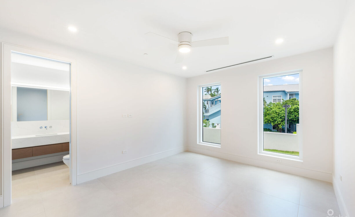 AQUA 1 - LUXURY CONDO ON SEVEN MILE BEACH
