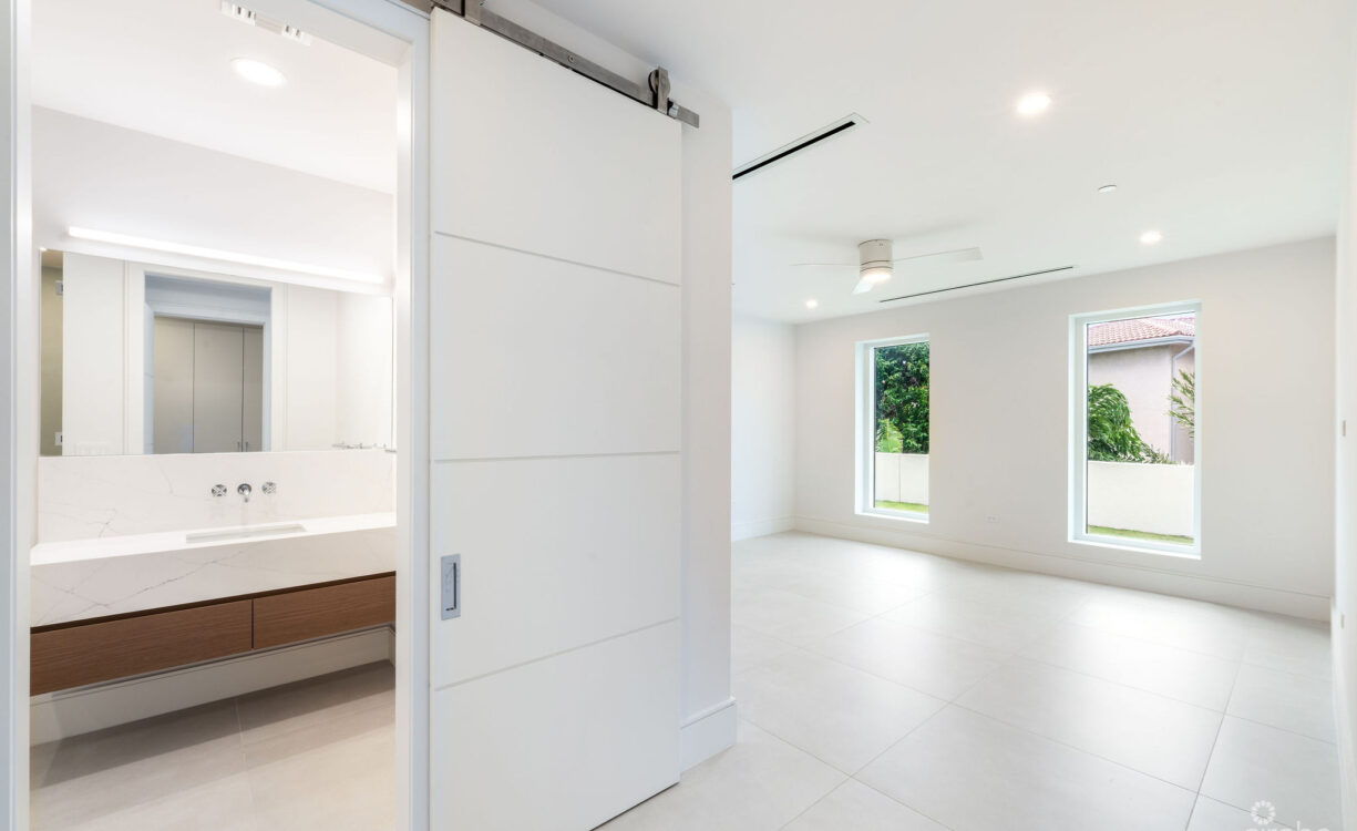 AQUA 1 - LUXURY CONDO ON SEVEN MILE BEACH