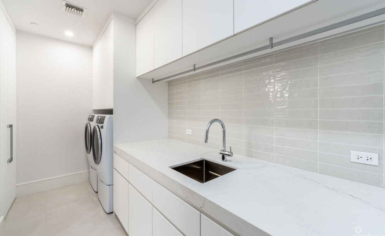 AQUA 1 - LUXURY CONDO ON SEVEN MILE BEACH