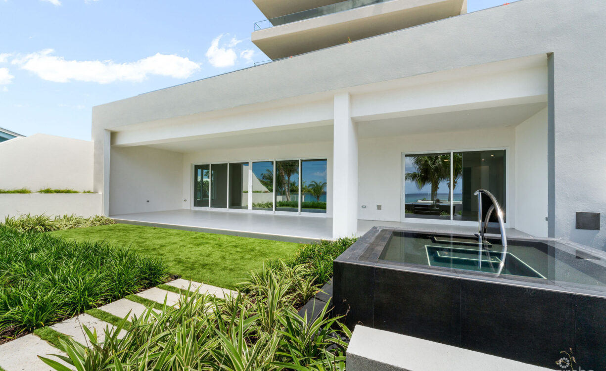 AQUA 1 - LUXURY CONDO ON SEVEN MILE BEACH