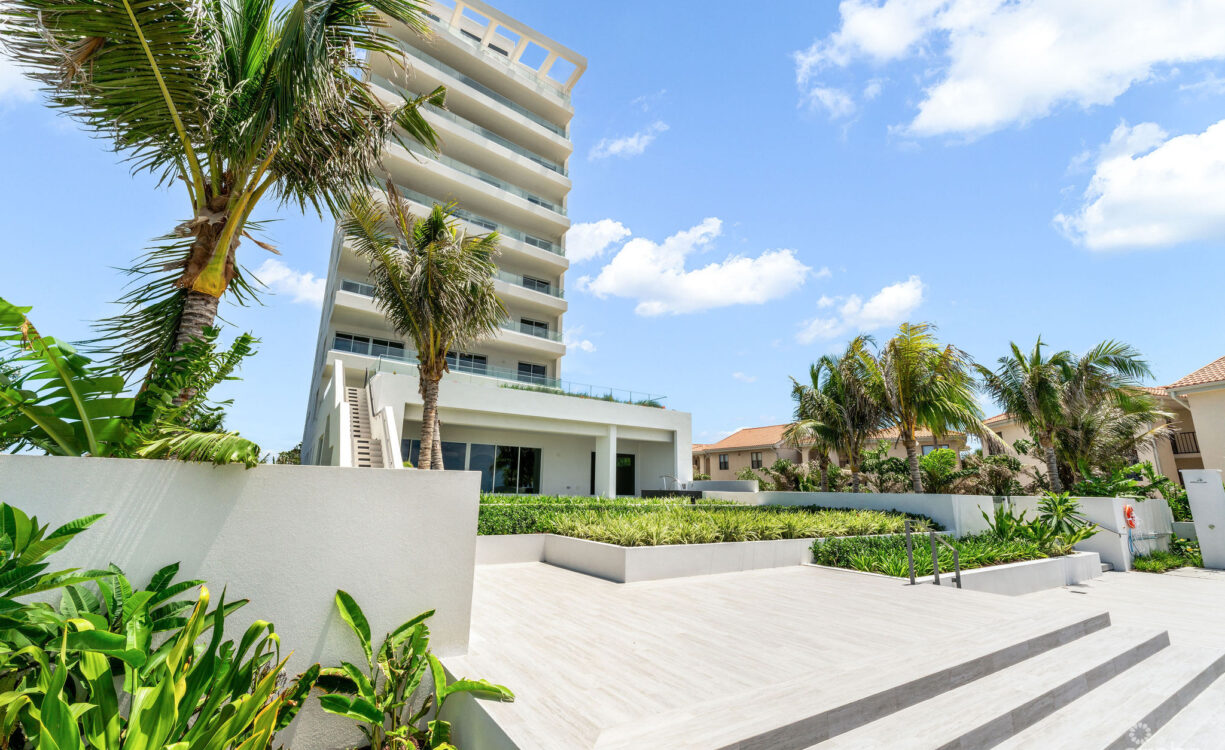 AQUA 1 - LUXURY CONDO ON SEVEN MILE BEACH