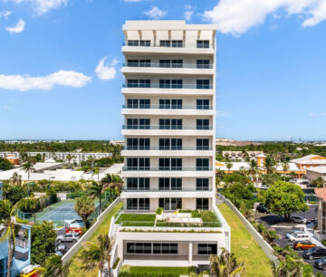 AQUA RESIDENCE 7 - LUXURY SEVEN MILE BEACH CONDO