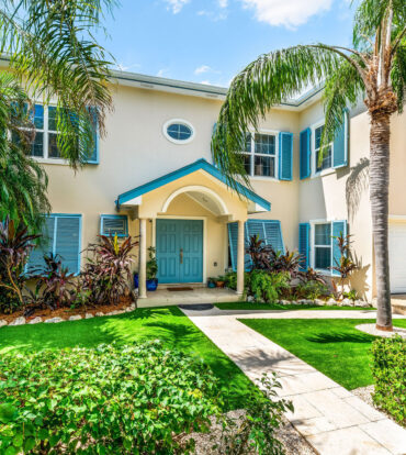 303 BIMINI DRIVE | EXCLUSIVE 5-BED CANALFRONT HOME