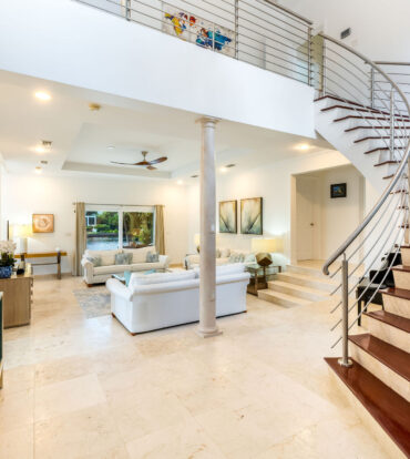 303 BIMINI DRIVE | EXCLUSIVE 5-BED CANALFRONT HOME
