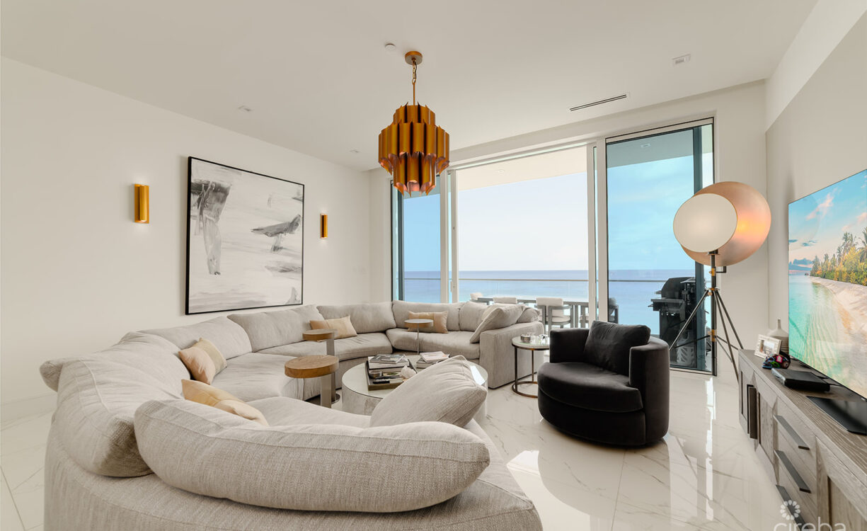 FIN- CHIC 4 BED W DEN CONDO