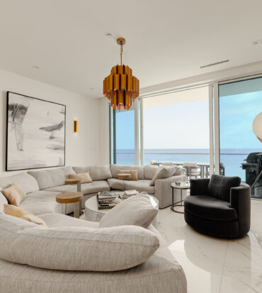 FIN- CHIC 4 BED W DEN CONDO