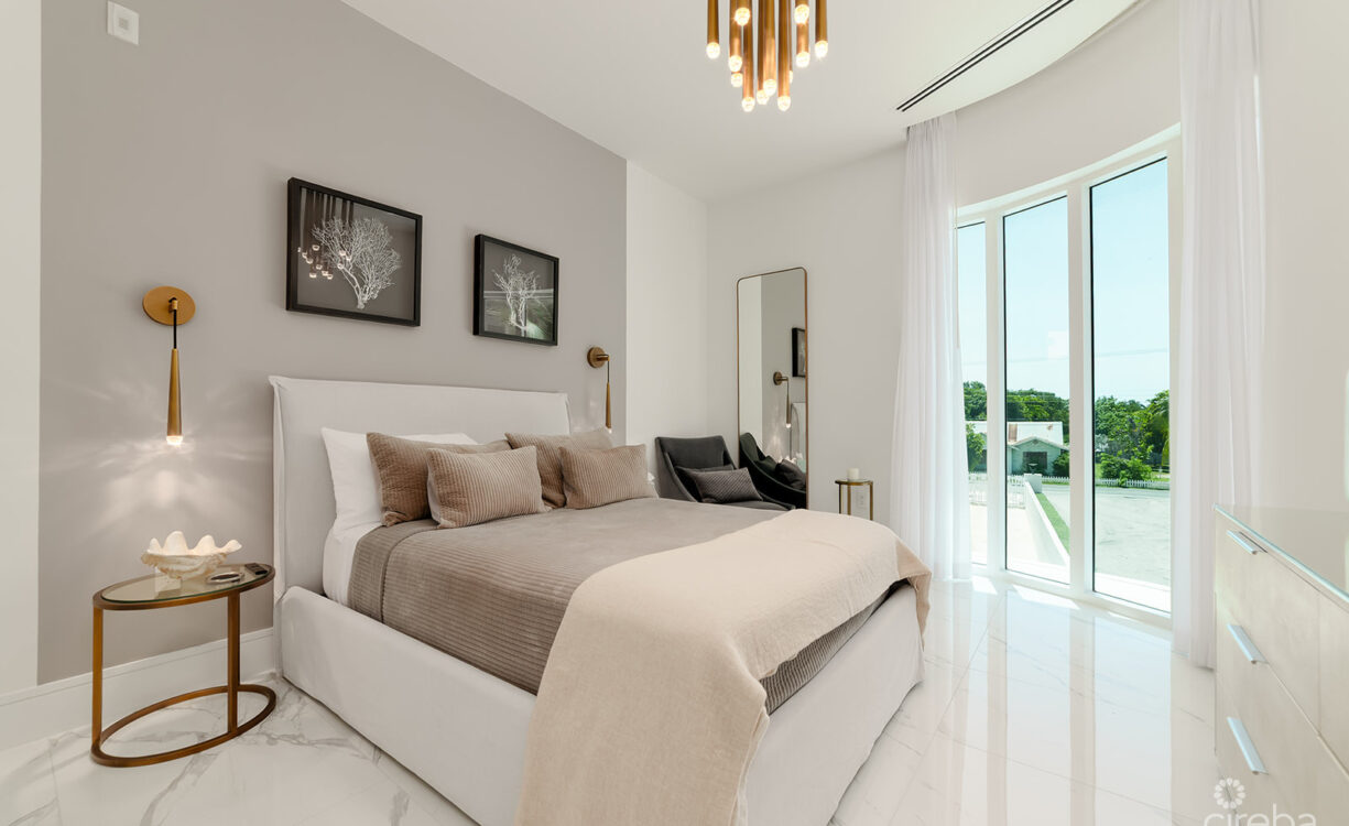 FIN- CHIC 4 BED W DEN CONDO