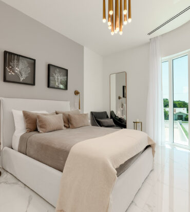 FIN- CHIC 4 BED W DEN CONDO