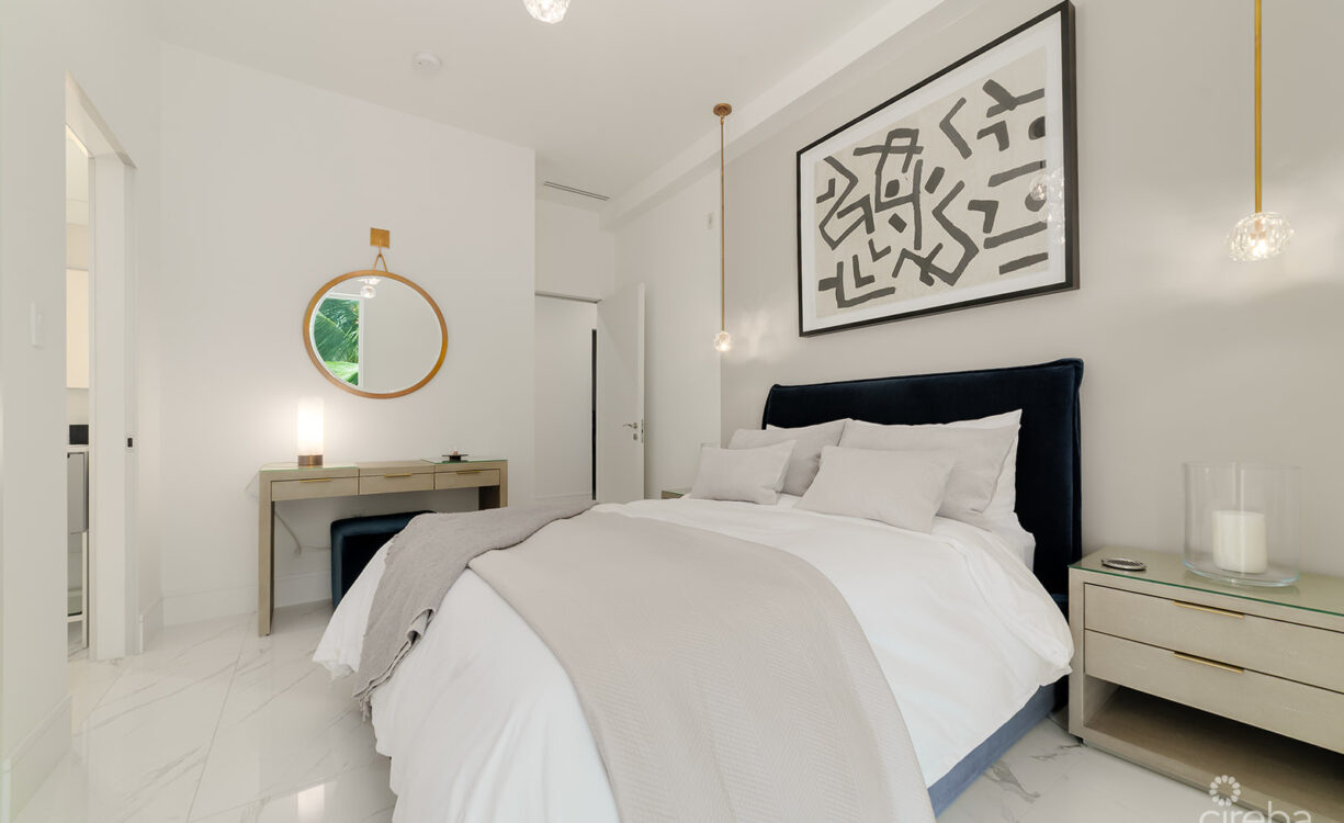 FIN- CHIC 4 BED W DEN CONDO