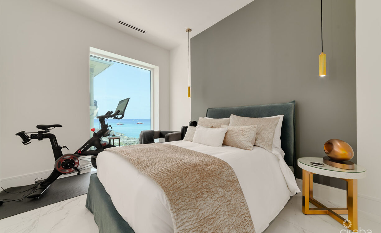 FIN- CHIC 4 BED W DEN CONDO