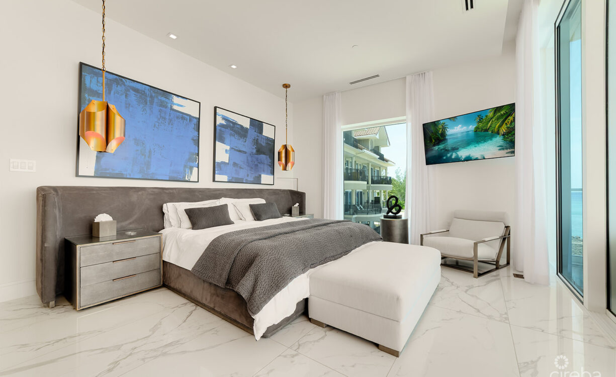 FIN- CHIC 4 BED W DEN CONDO