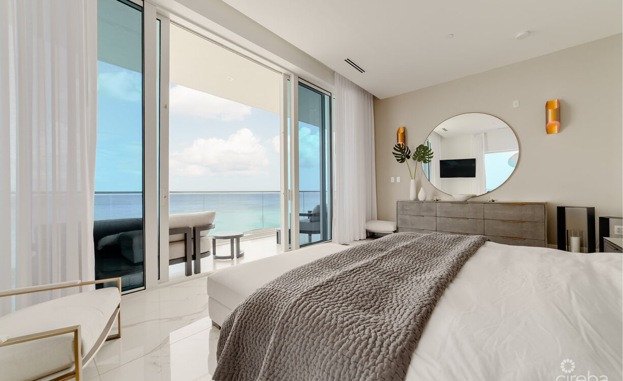 FIN- CHIC 4 BED W DEN CONDO