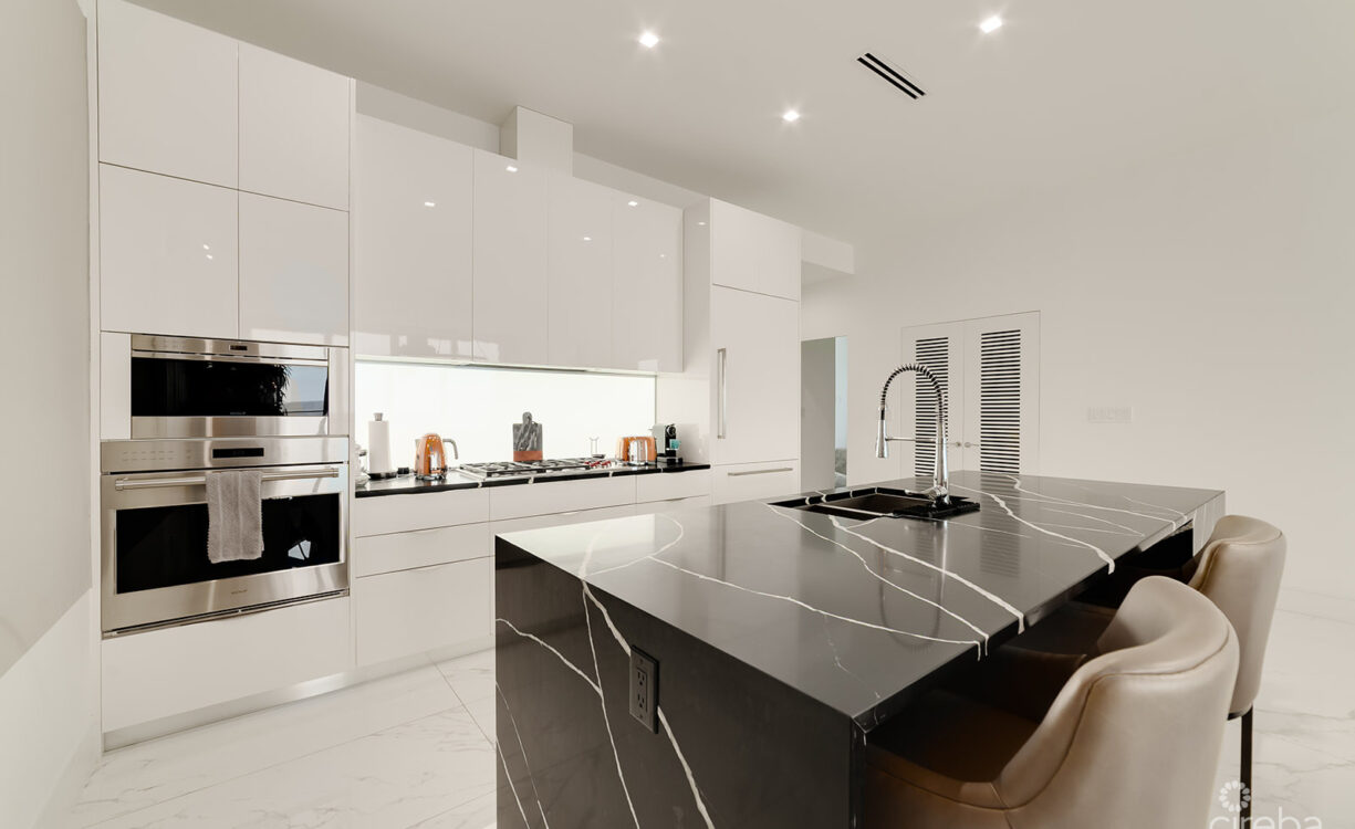 FIN- CHIC 4 BED W DEN CONDO