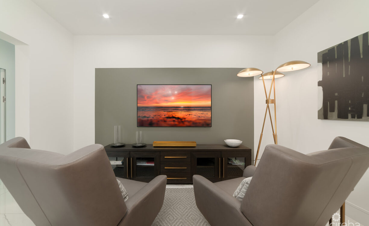 FIN- CHIC 4 BED W DEN CONDO