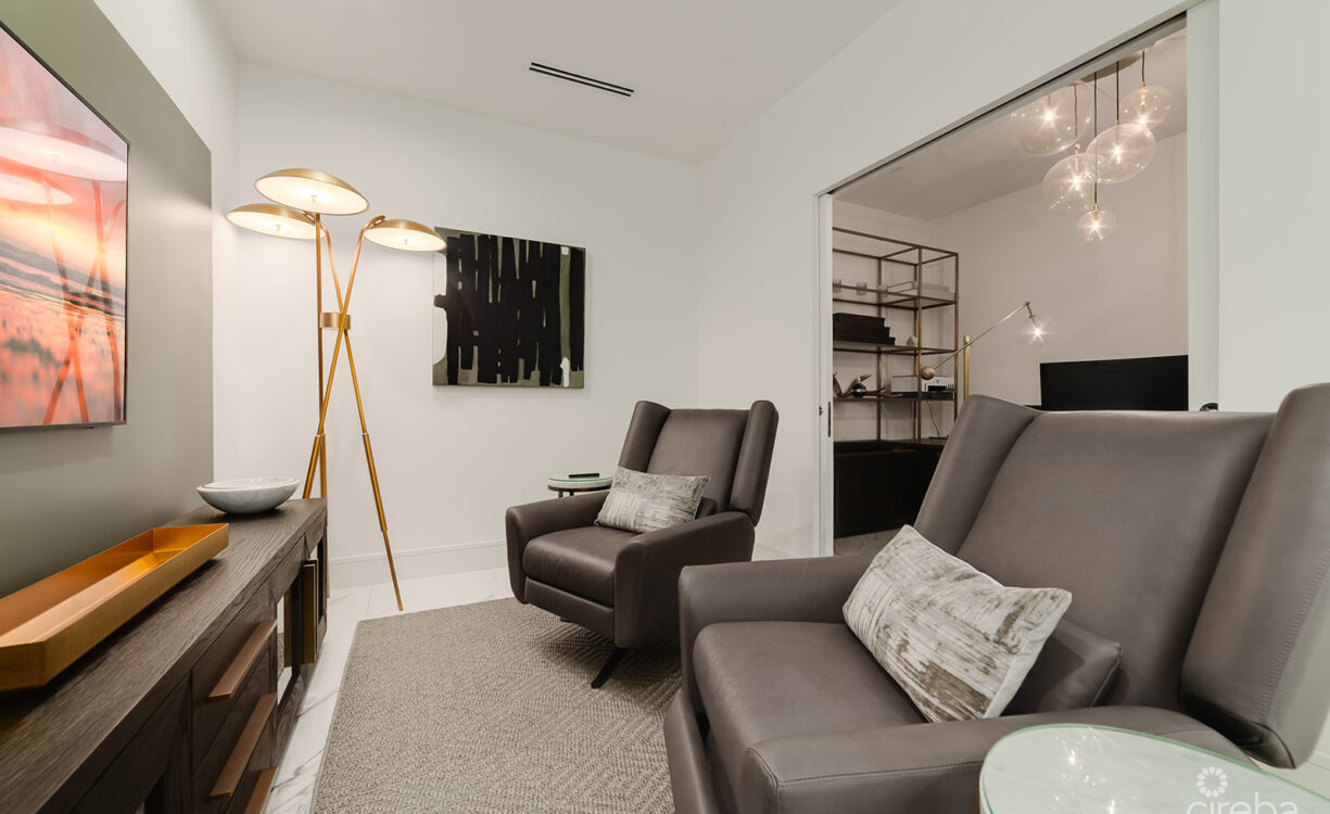 FIN- CHIC 4 BED W DEN CONDO