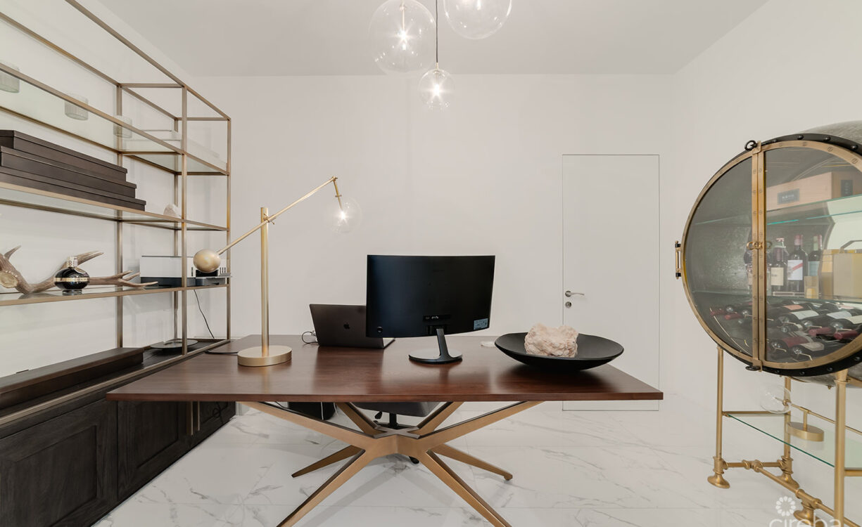 FIN- CHIC 4 BED W DEN CONDO
