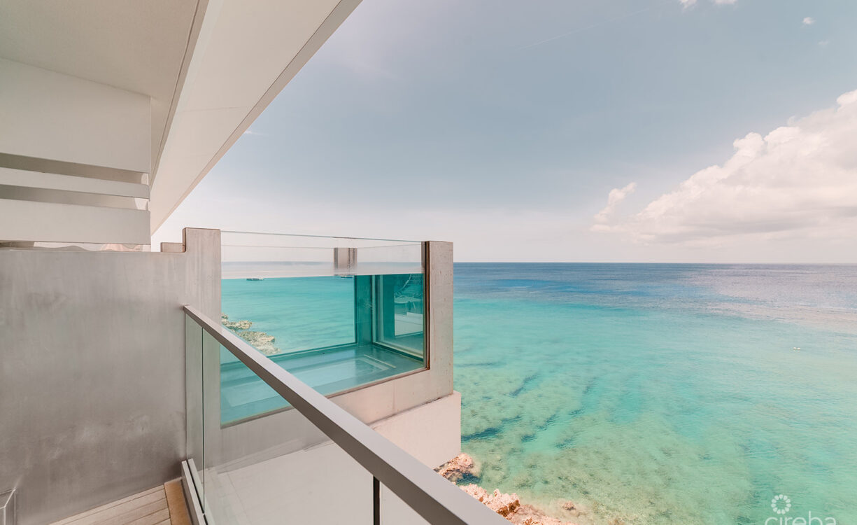 FIN- CHIC 4 BED W DEN CONDO