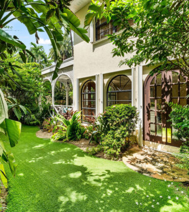 ANNE BONNY CRESCENT - CLASSIC COLONIAL WITH OUTDOOR ENTERTAINING