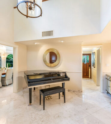 ANNE BONNY CRESCENT - CLASSIC COLONIAL WITH OUTDOOR ENTERTAINING