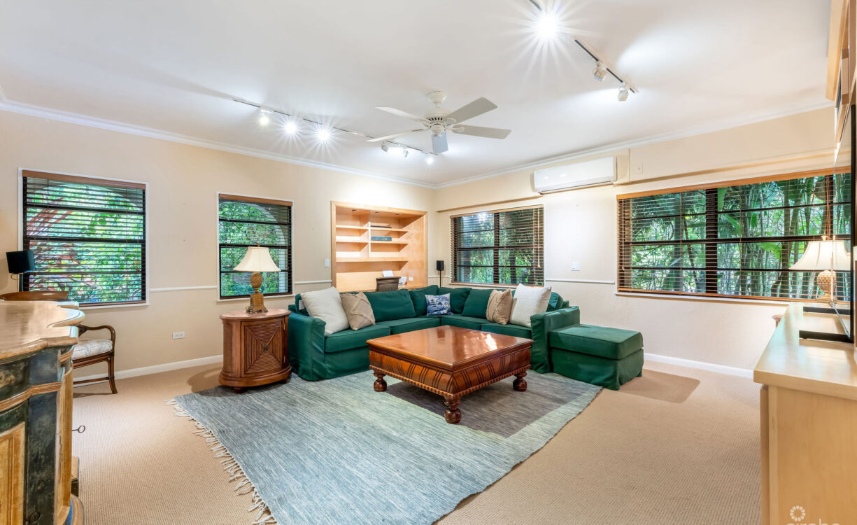 ANNE BONNY CRESCENT - CLASSIC COLONIAL WITH OUTDOOR ENTERTAINING