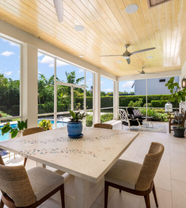 THE LAKES EXECUTUVE FAMILY HOME WITH POOL