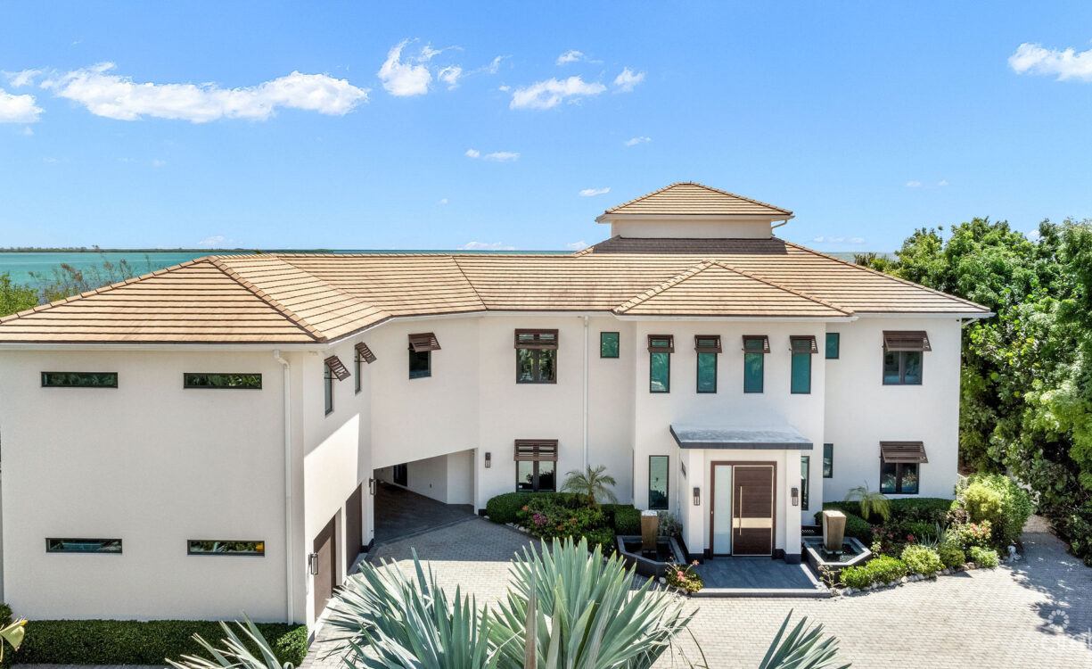 CHIARO DI LUNA, A LUXURY OCEAN FRONT ESTATE IN VISTA DEL MAR
