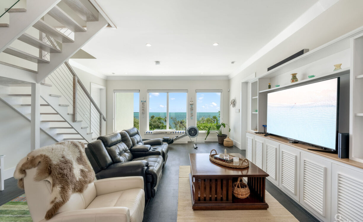 CHIARO DI LUNA, A LUXURY OCEAN FRONT ESTATE IN VISTA DEL MAR