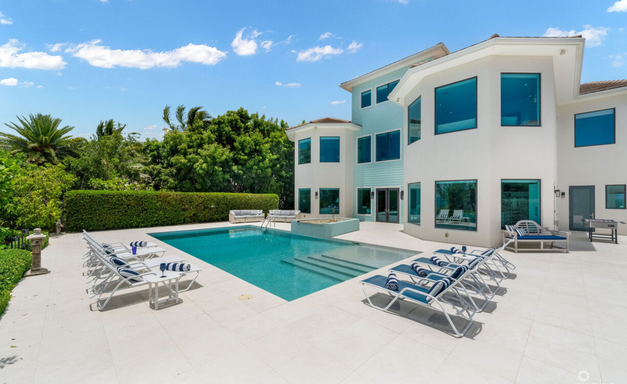 CHIARO DI LUNA, A LUXURY OCEAN FRONT ESTATE IN VISTA DEL MAR