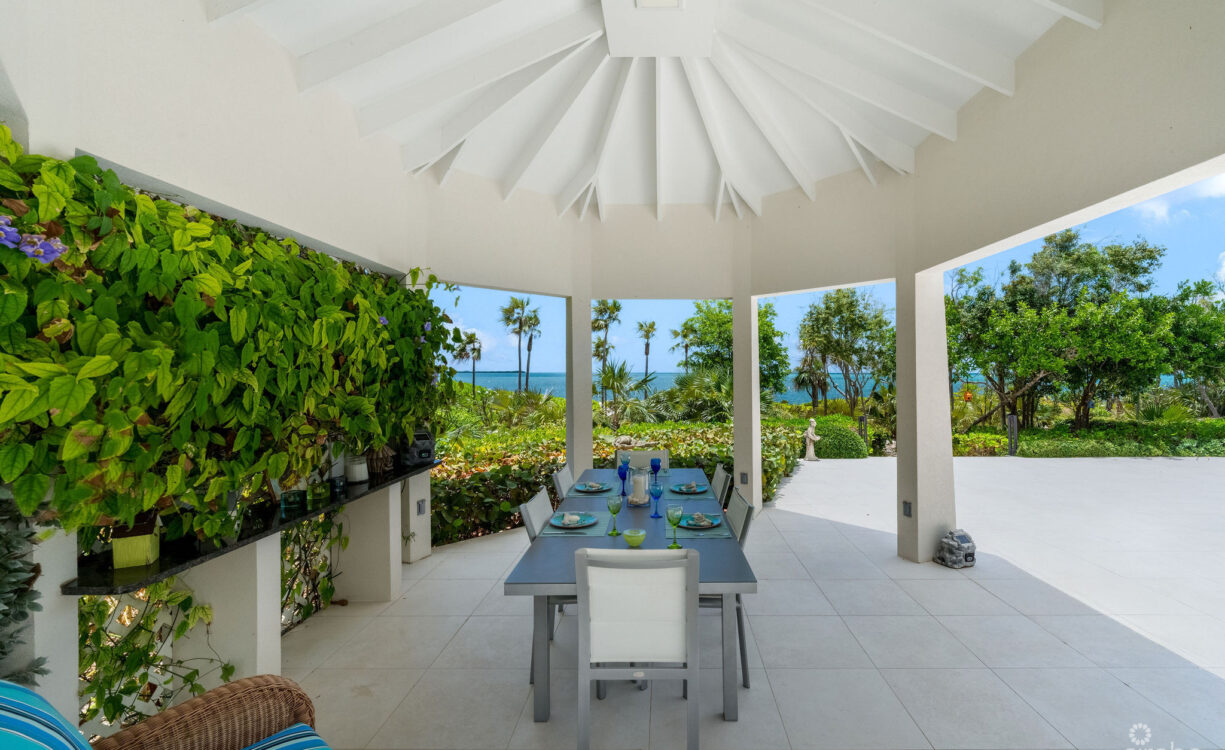 CHIARO DI LUNA, A LUXURY OCEAN FRONT ESTATE IN VISTA DEL MAR