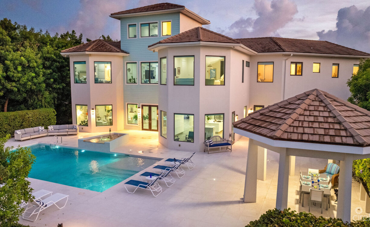 CHIARO DI LUNA, A LUXURY OCEAN FRONT ESTATE IN VISTA DEL MAR