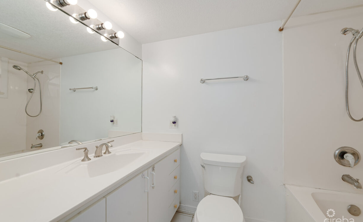 OCEAN CLUB 2BED/2.5BATH CONDO
