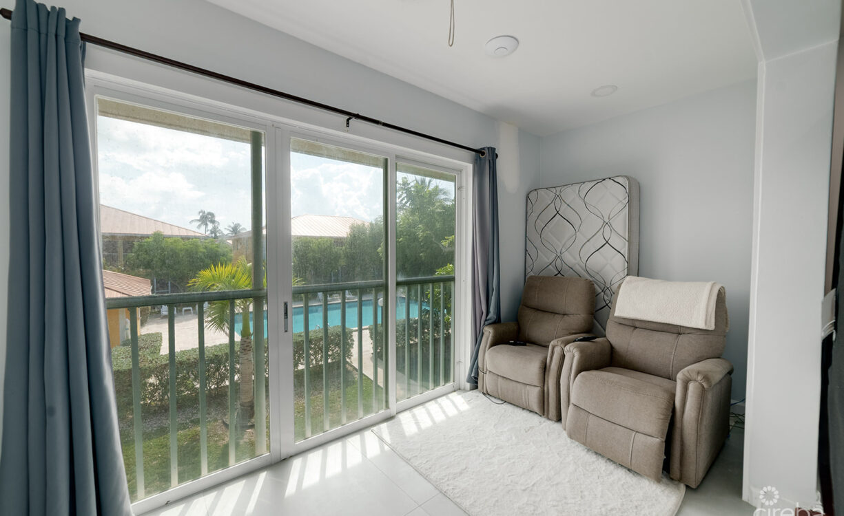 OCEAN CLUB 2BED/2.5BATH CONDO