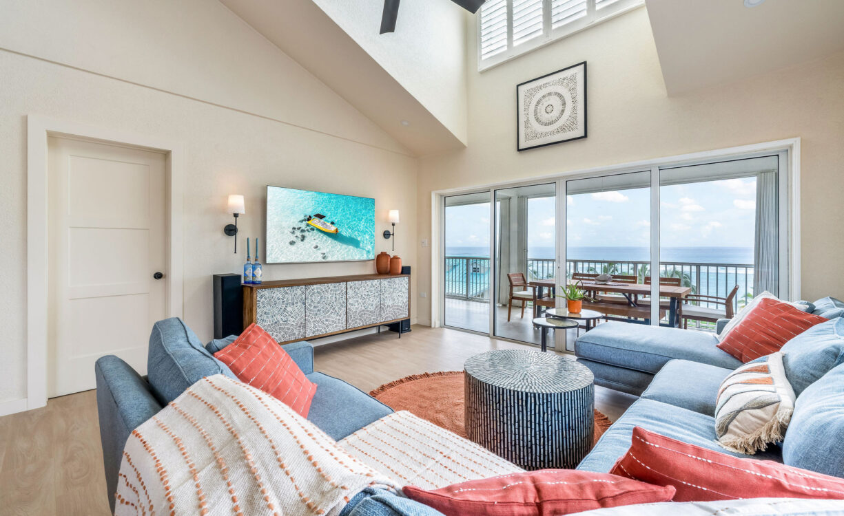 SUPERB VALUE AND VIEWS ON SPOTTS BEACH - 15 CORAL BAY VILLAGE
