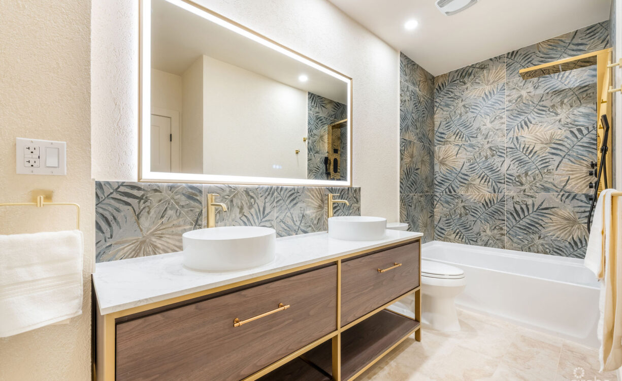 SUPERB VALUE AND VIEWS ON SPOTTS BEACH - 15 CORAL BAY VILLAGE