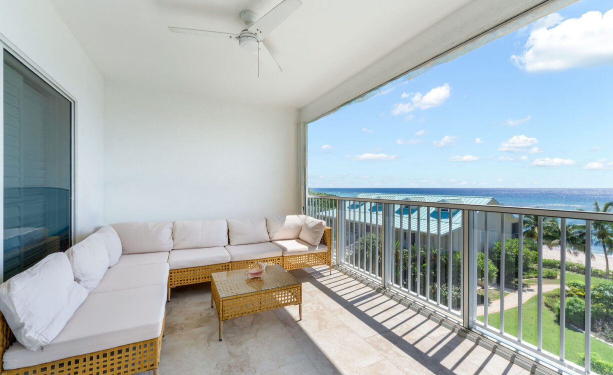 SUPERB VALUE AND VIEWS ON SPOTTS BEACH - 15 CORAL BAY VILLAGE