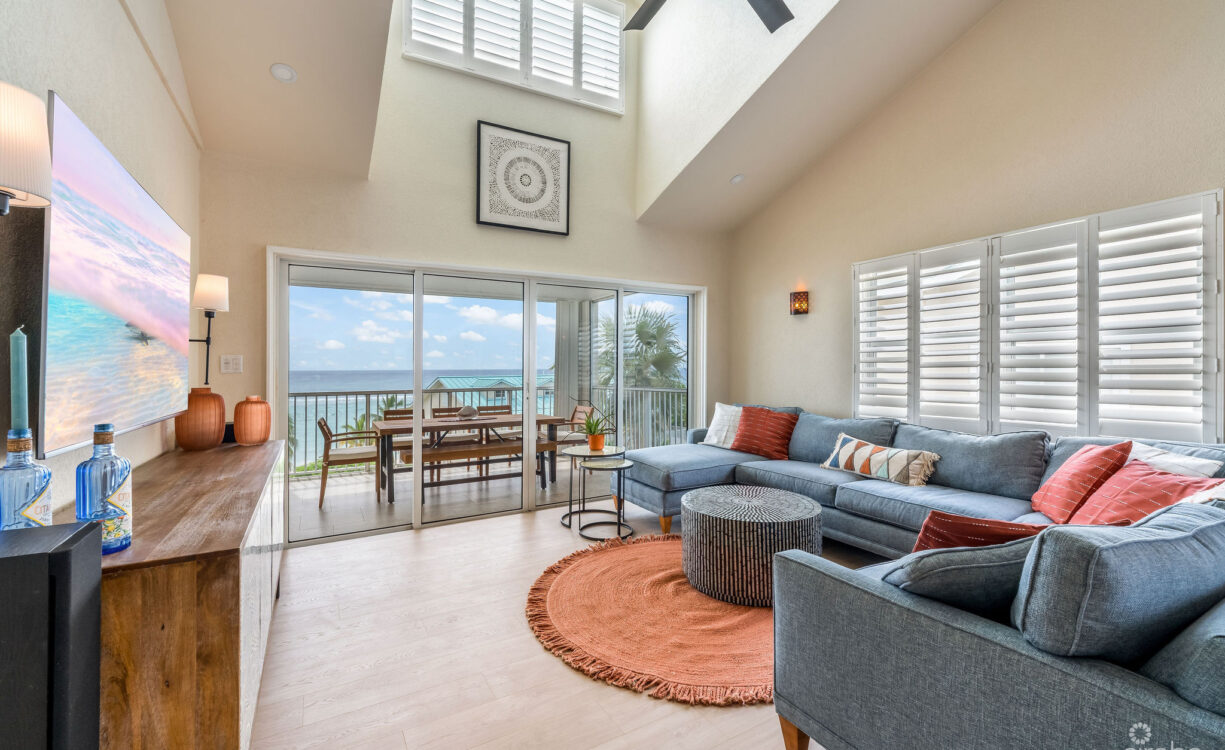 SUPERB VALUE AND VIEWS ON SPOTTS BEACH - 15 CORAL BAY VILLAGE