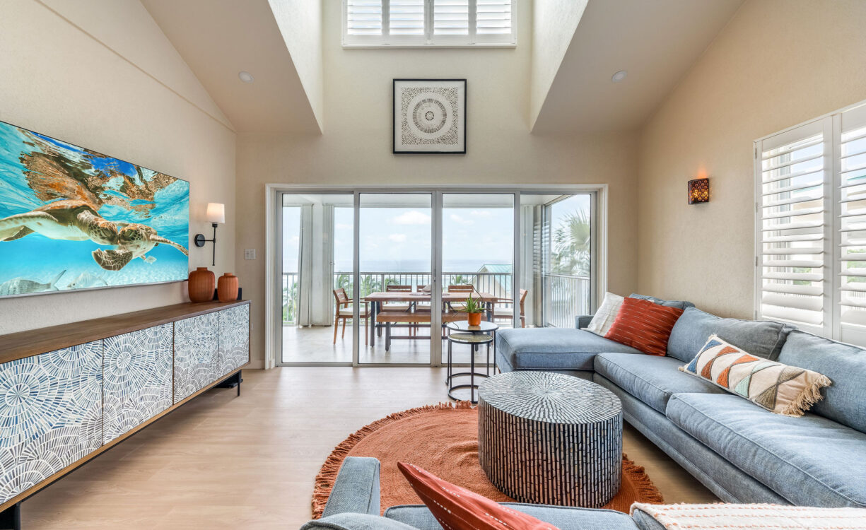 SUPERB VALUE AND VIEWS ON SPOTTS BEACH - 15 CORAL BAY VILLAGE