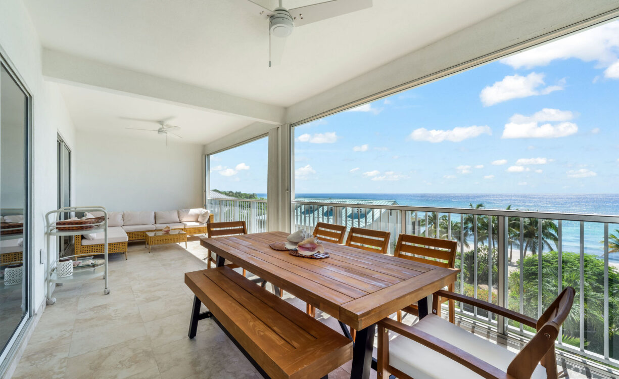 SUPERB VALUE AND VIEWS ON SPOTTS BEACH - 15 CORAL BAY VILLAGE
