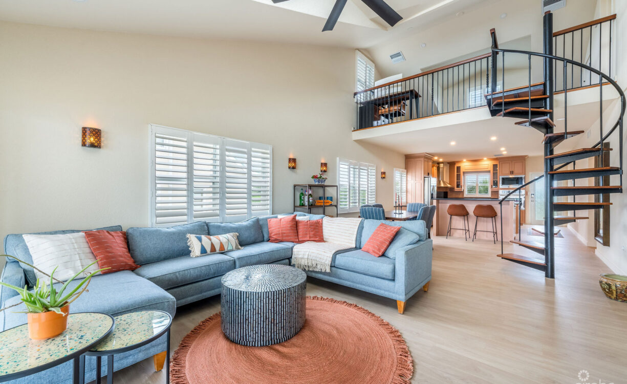 SUPERB VALUE AND VIEWS ON SPOTTS BEACH - 15 CORAL BAY VILLAGE