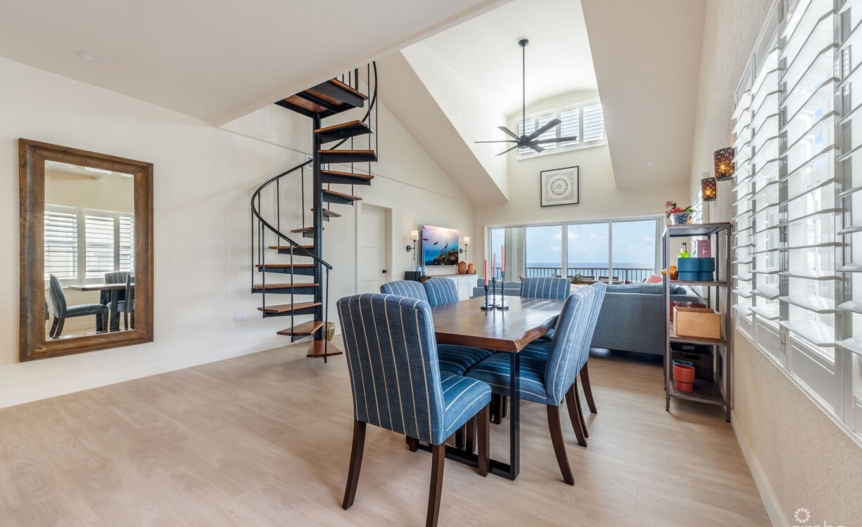 SUPERB VALUE AND VIEWS ON SPOTTS BEACH - 15 CORAL BAY VILLAGE