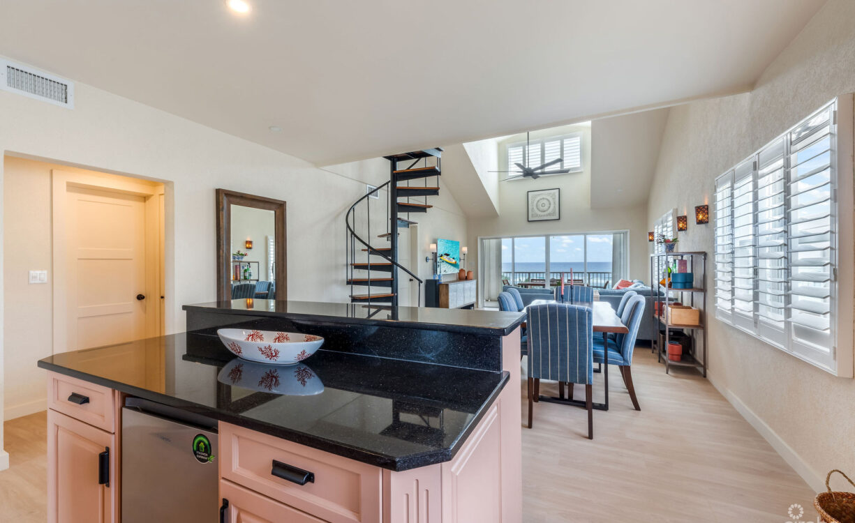 SUPERB VALUE AND VIEWS ON SPOTTS BEACH - 15 CORAL BAY VILLAGE