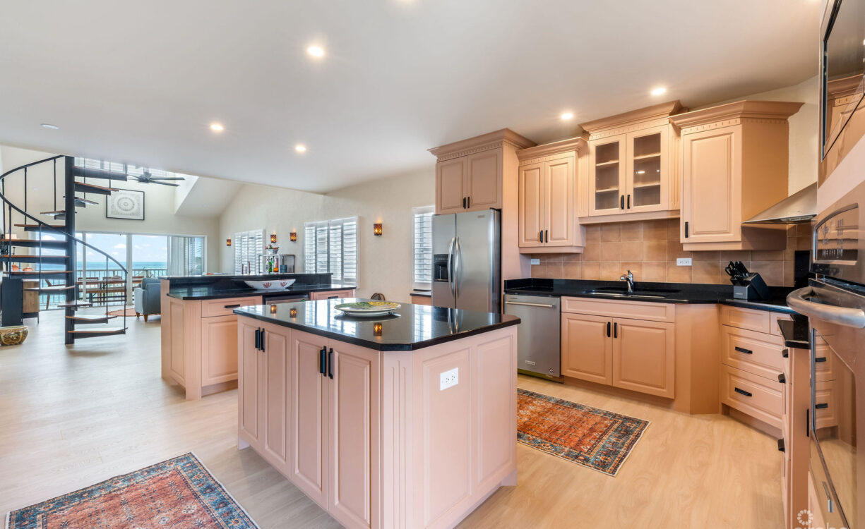 SUPERB VALUE AND VIEWS ON SPOTTS BEACH - 15 CORAL BAY VILLAGE