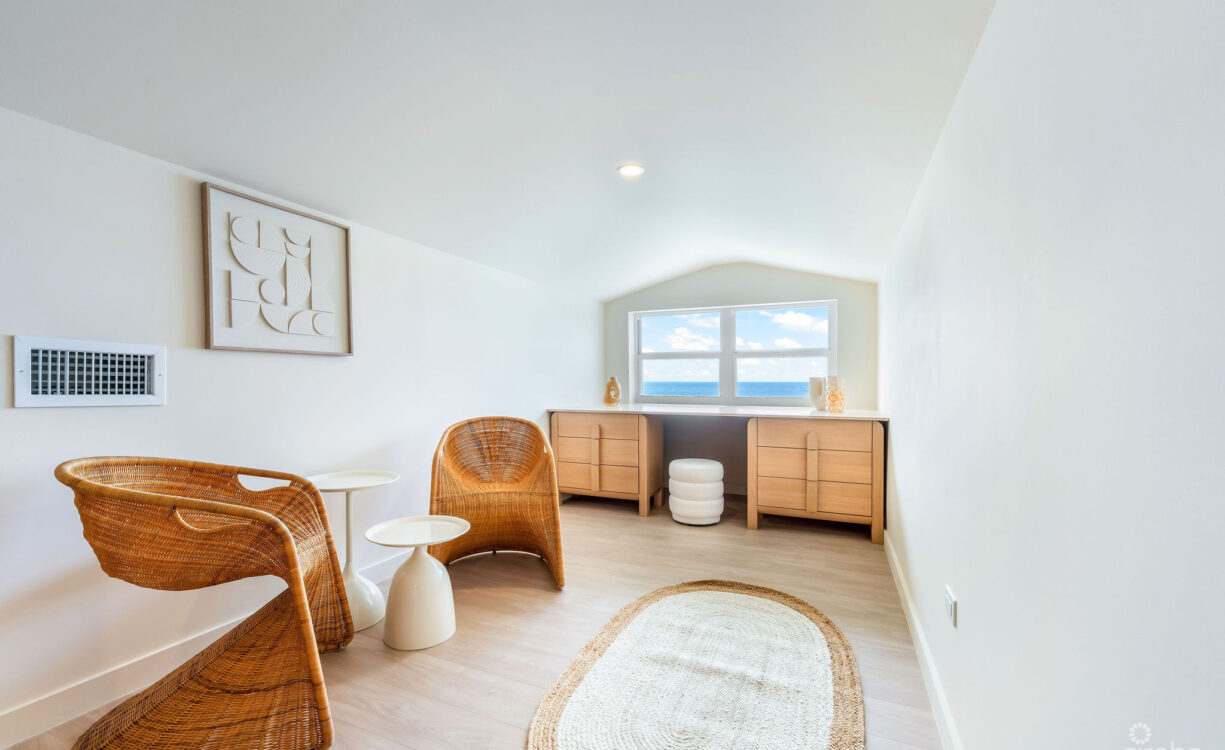 SUPERB VALUE AND VIEWS ON SPOTTS BEACH - 15 CORAL BAY VILLAGE