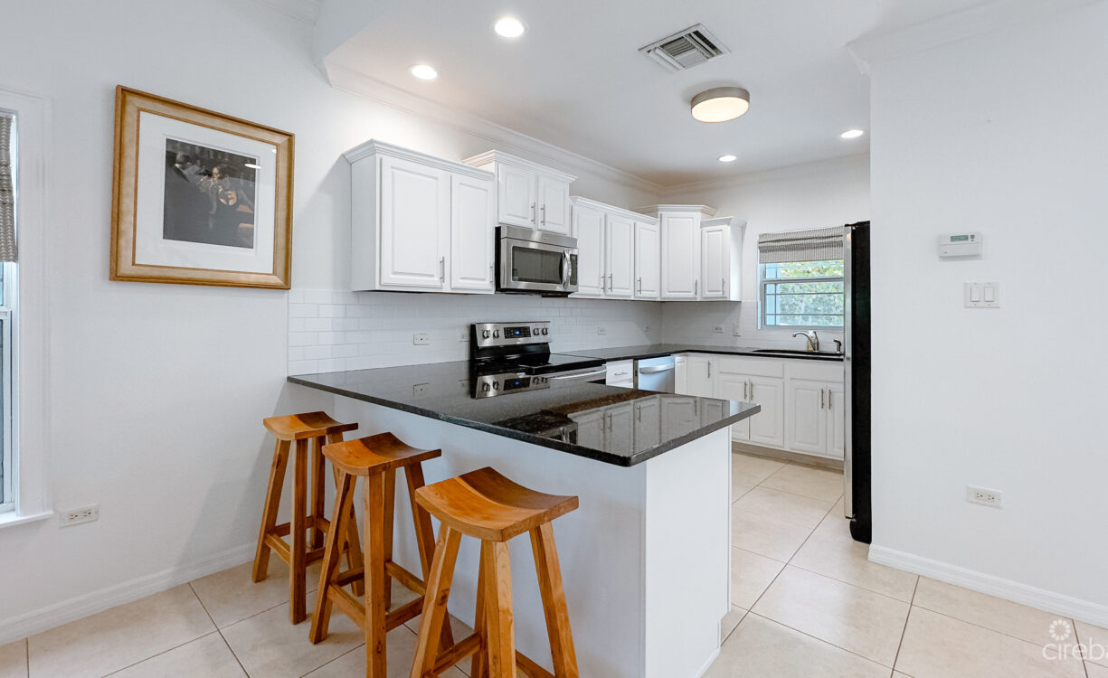 COASTAL ESCAPE WATERFRONT TOWNHOUSE